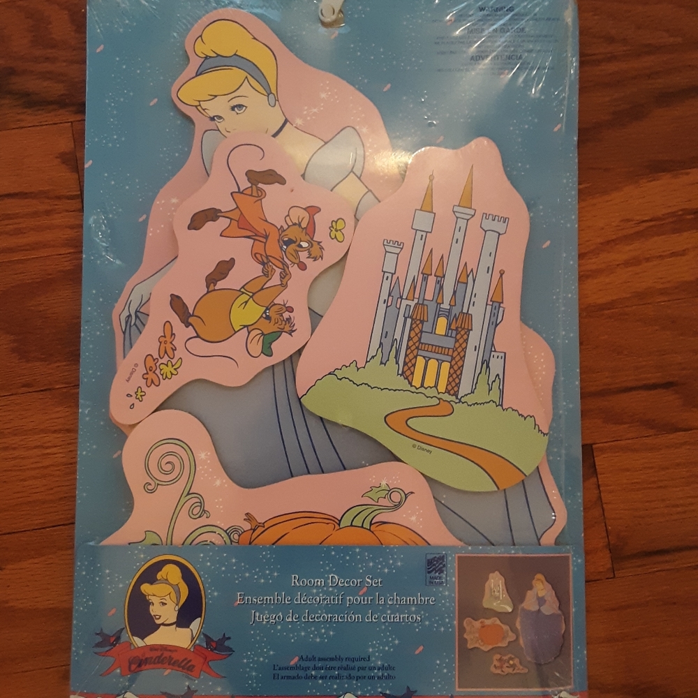 🆕️ Vintage Cinderella Room Decor Set